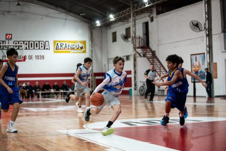 Partido de minibásquet del Campeonato Argentino de Federaciones en el Club Córdoba de Corrientes