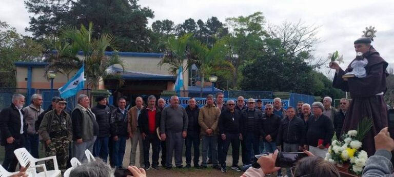 Ex combatientes durante el 85° Congreso Provincial en Mburucuyá