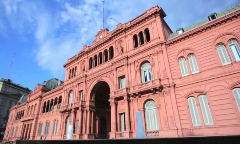 Adrián Ravier durante su presentación en la Sala de Prensa de la Casa Rosada
