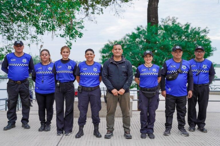 Agentes de la Guardia Urbana de Corrientes en la vía pública