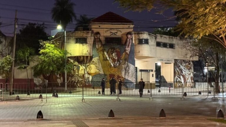 Vallado policial en la zona del Escuadrón 48 de Gendarmería en Corrientes durante el inicio del juicio por el caso Loan