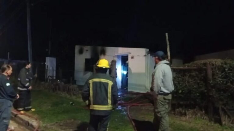 Vivienda incendiada en calle San Lorenzo, Mercedes