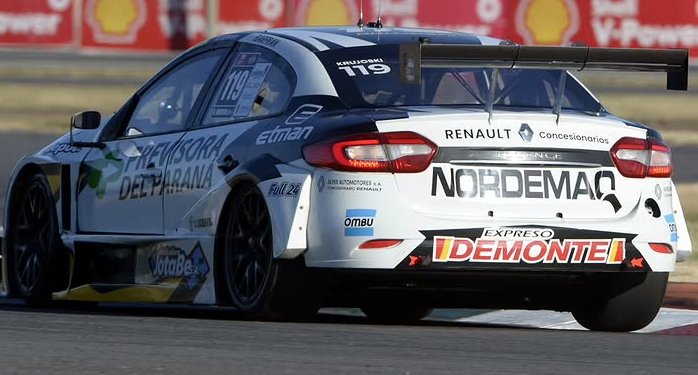 Humberto Krujoski durante entrenamiento en autódromo de Rosario