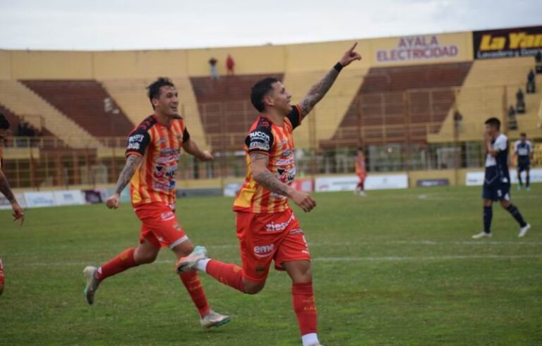 Lautaro Mendoza, delantero de Boca Unidos, en un partido del Federal A