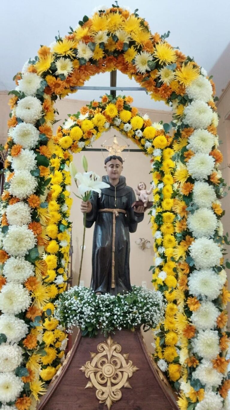 Reliquia de San Antonio de Padua en vitrina oblonga con sello de lacre rojo