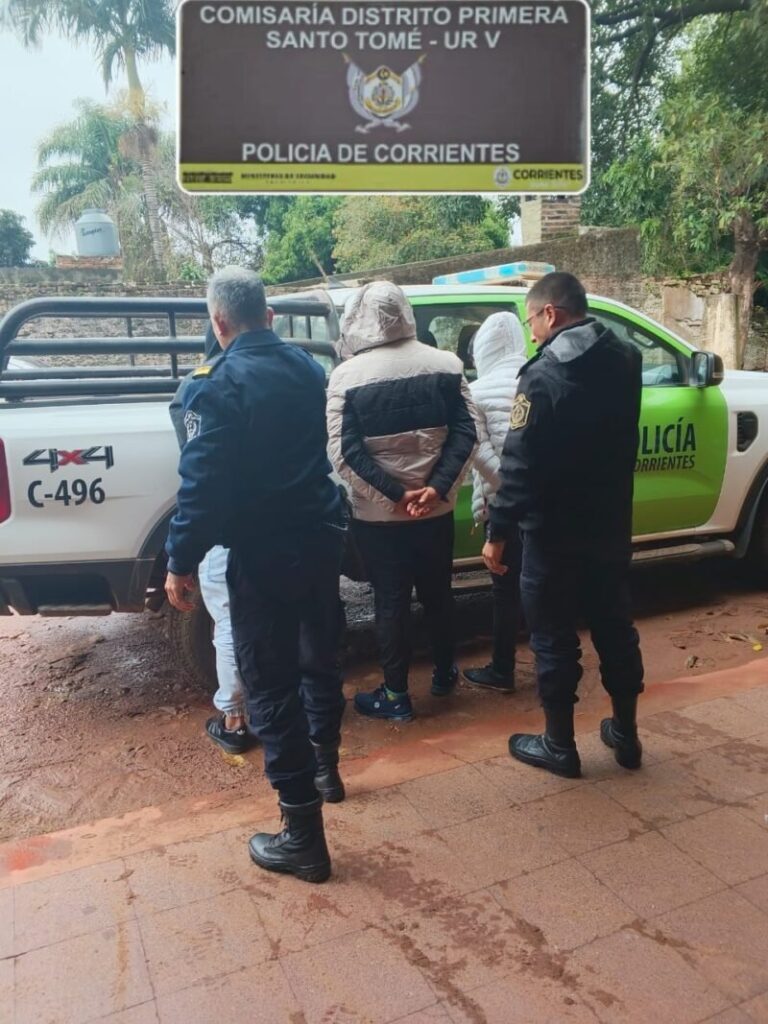 Patrulla policial en la vía pública de Santo Tomé