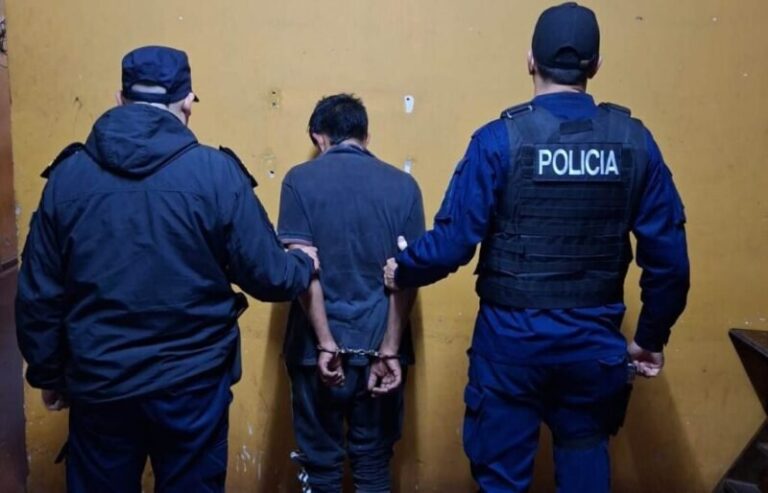Policía en la vía pública de Santo Tomé