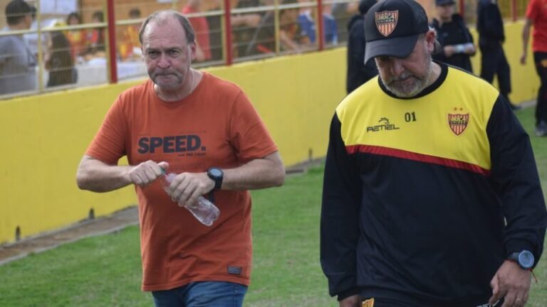 Alberto Boggio, entrenador de Boca Unidos, durante un partido