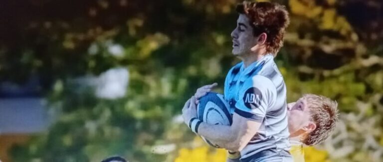 Equipo de rugby de Aranduroga celebrando un triunfo en Corrientes