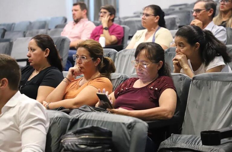 Charla sobre herramientas financieras del CFI en Bella Vista