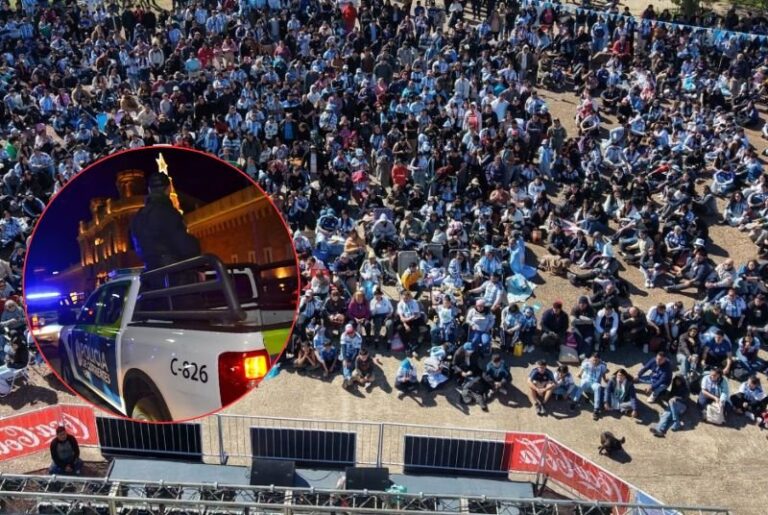 Efectivos policiales en la Costanera de Corrientes durante operativo de seguridad