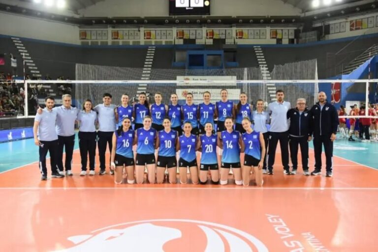 Equipo argentino de vóleibol femenino Las Panteras celebrando una victoria