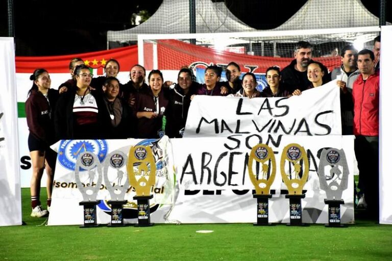 Entrega de premios del torneo Regional NEA de Hockey Social en Monte Caseros