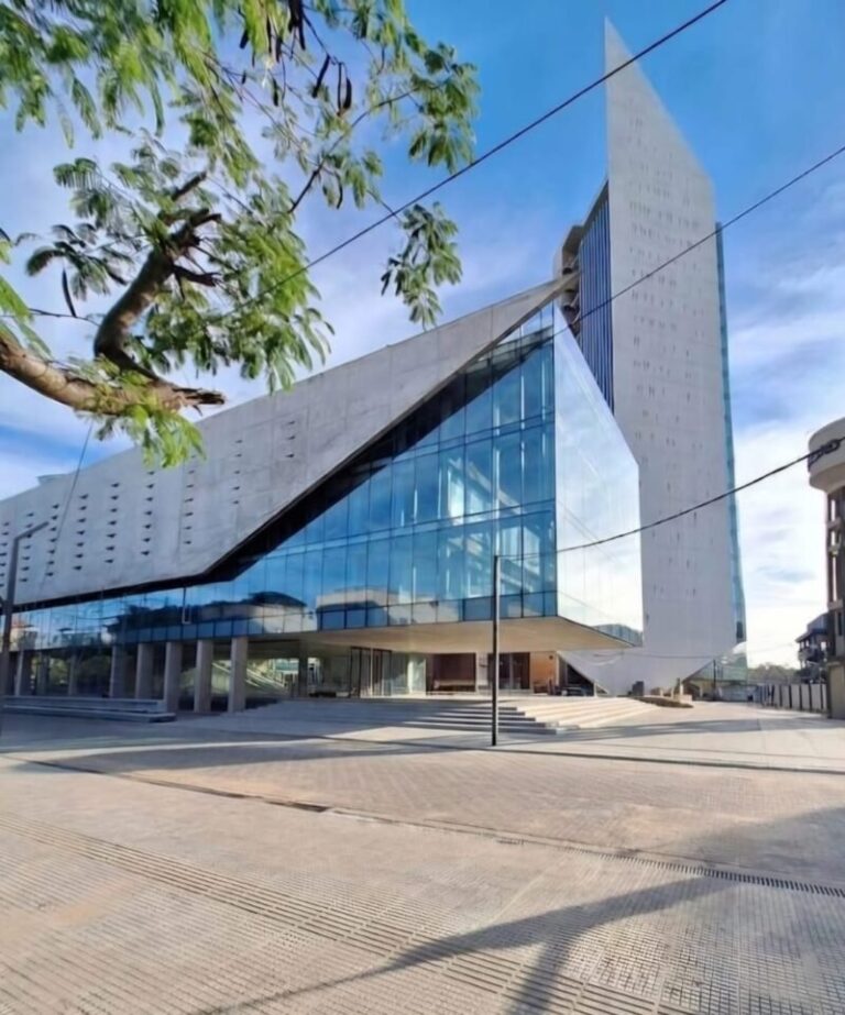 Edificio Tecnológico de La Unidad, sede de la 16° Feria Provincial del Libro en Corrientes