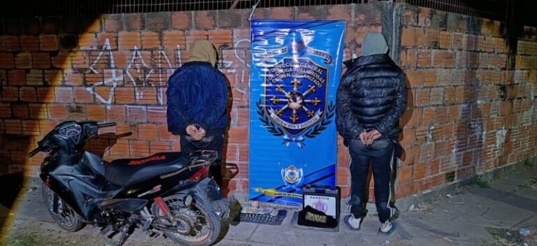 Efectivos policiales durante un operativo de control de drogas en Corrientes