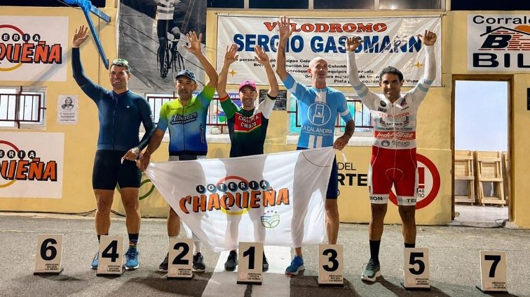 Ciclistas correntinos en competencia en Las Breñas