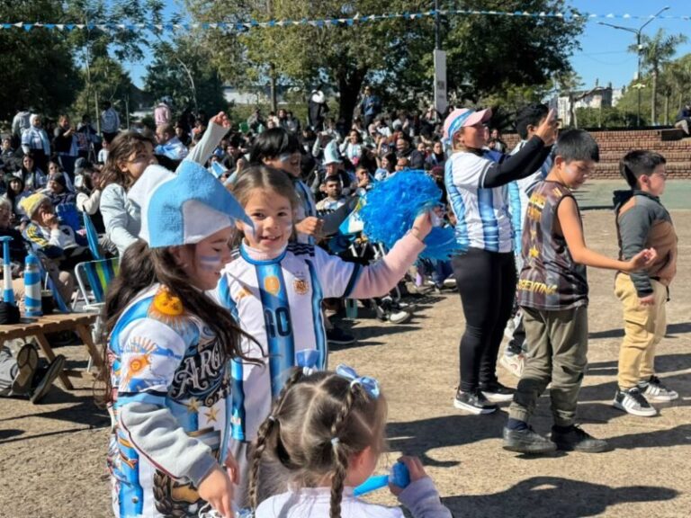 Rotonda Poncho Verde durante Fan Fest de la Selección argentina en Corrientes