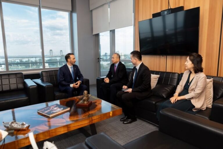 Gobernador Juan Pablo Valdés y embajador chino Wang Wei en reunión en Corrientes