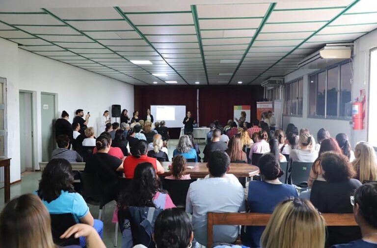 Adultos mayores en jornada de capacitación en Bella Vista