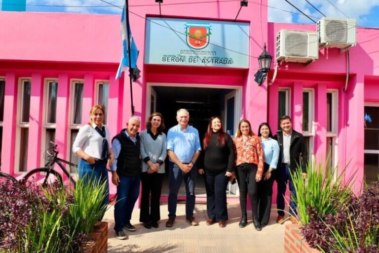 Emilio Lanari Zubiaur durante recorrida por localidades de Corrientes
