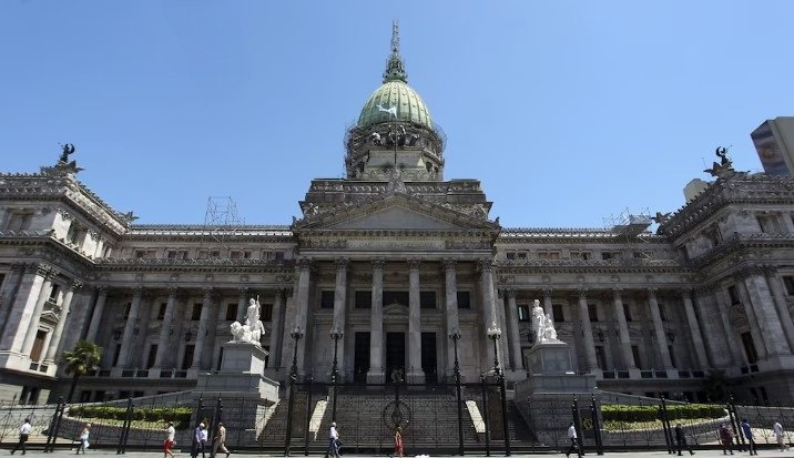 Javier Milei en cadena nacional presentando el proyecto de ley 'grillete fiscal'
