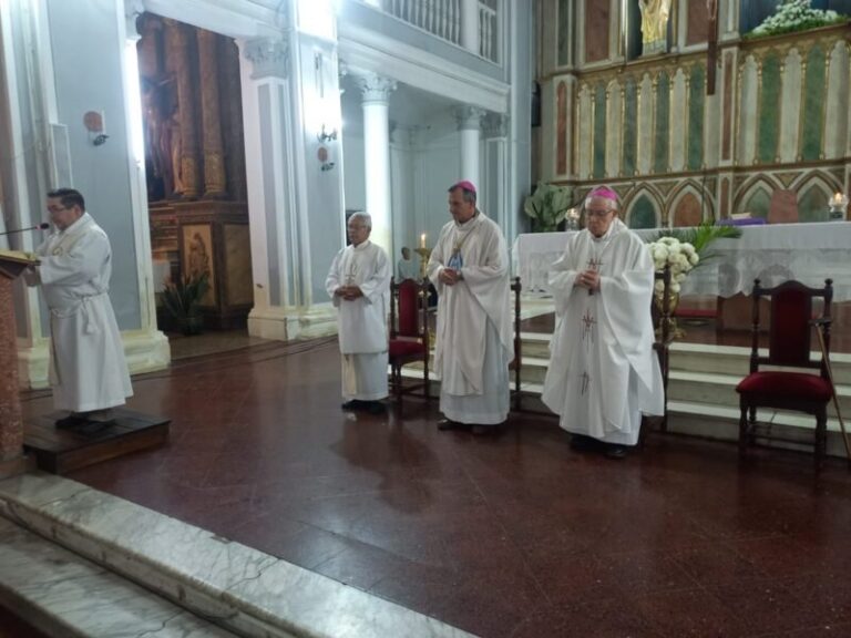 Misa de cuerpo presente por el presbítero Tomás Francisco von Schulz en la catedral de Corrientes