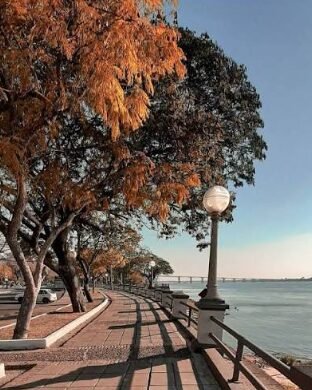 Gráfico de temperatura y condiciones climáticas para Corrientes