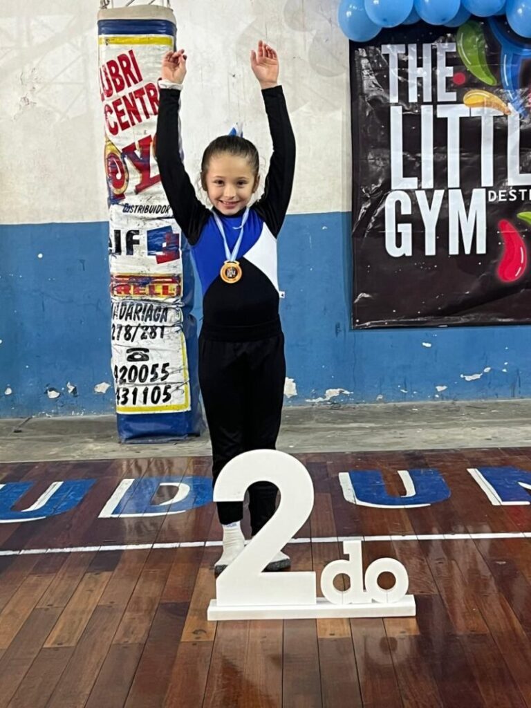 Gimnastas del Club de Regatas Corrientes en el Torneo Little Gym de gimnasia de trampolín en Goya