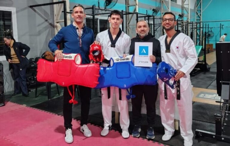 Sistema electrónico Daedo de Generación 3 donado al taekwondista José Acuña