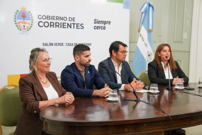 Presentación del Hacklab y Hackathon Corrientes 2026 en el salón verde de la Casa de Gobierno
