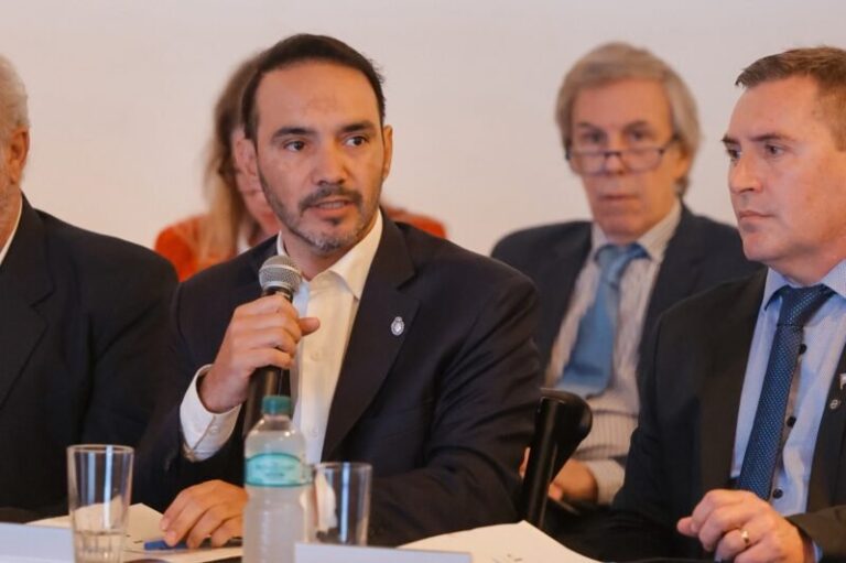 Juan Pablo Valdés en conferencia de prensa