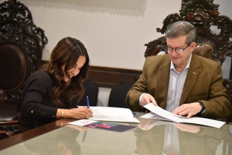 Firma de convenio entre Vicegobernación e Instituto de Cultura en el Salón de Acuerdos de la Legislatura provincial