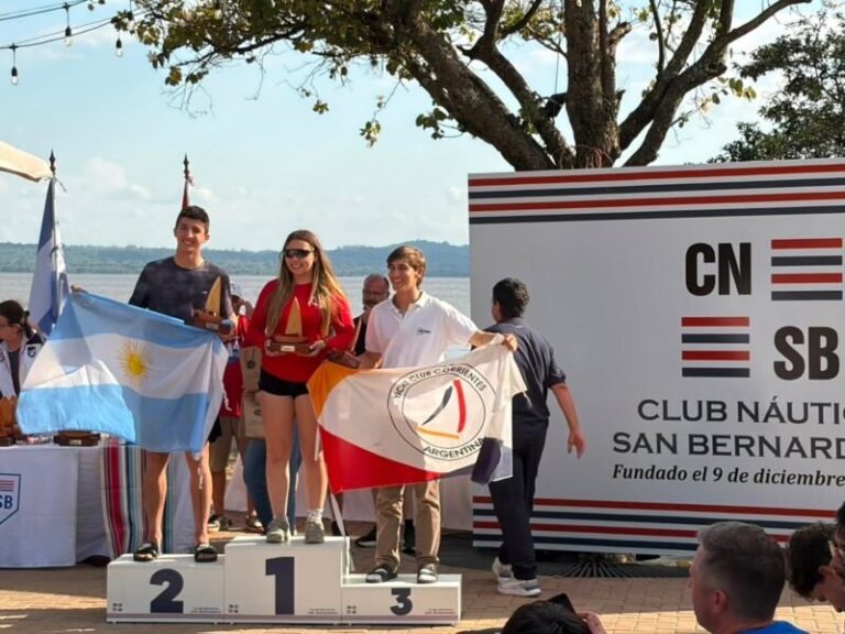 Equipo de Vela del Yacht Club Corrientes en la Copa Mercosur