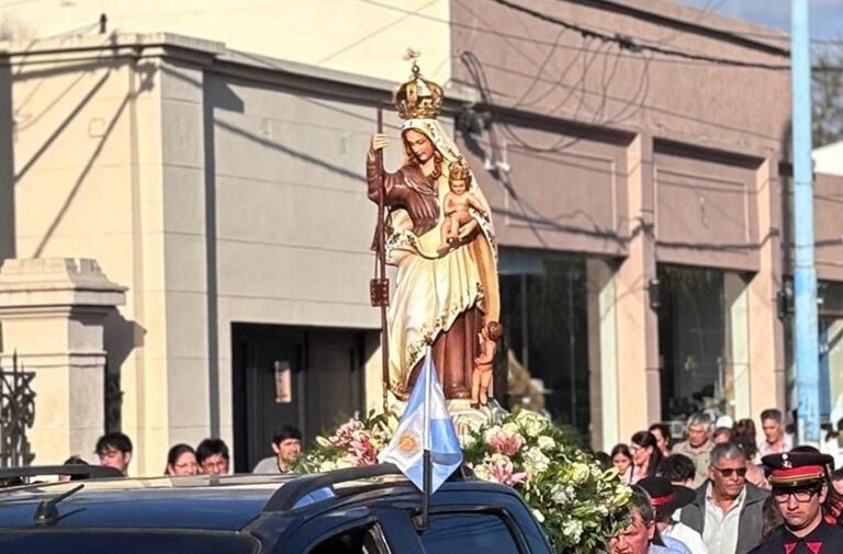 Procesión en honor a la Virgen del Carmen en Bella Vista