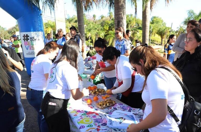 Participantes de la Maratón + Vida en la costanera de Bella Vista