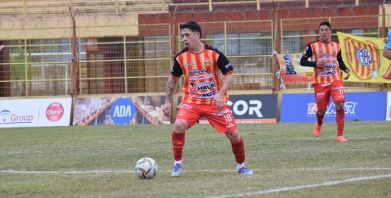 Estadio de Sarmiento de Resistencia durante un partido de fútbol