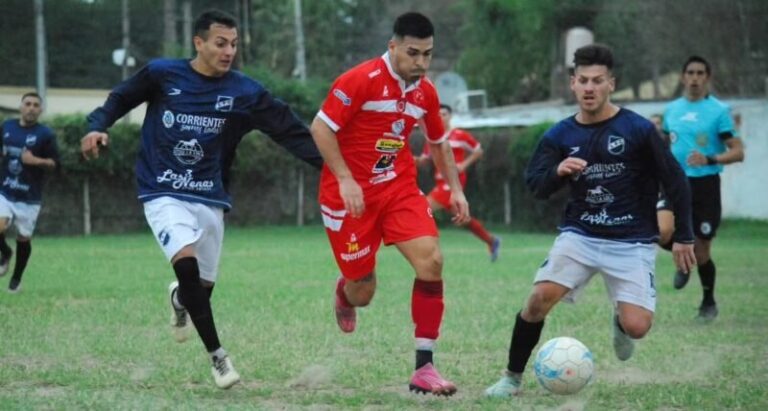 Partido de fútbol de la Liga Correntina entre Cambá Cuá y Yaguareté