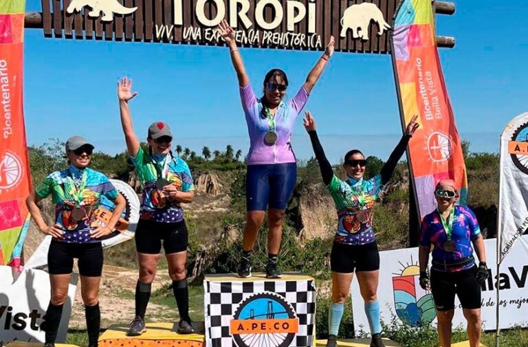 Competencia de MTB en las barrancas del arroyo Toropí, Bella Vista