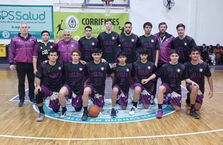 Partido de básquet entre Colón y San Martín de Curuzú Cuatiá en el estadio Ángel Mario Castellano