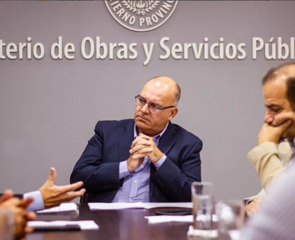 Ministro Jorge Meza en conferencia de prensa sobre obras públicas