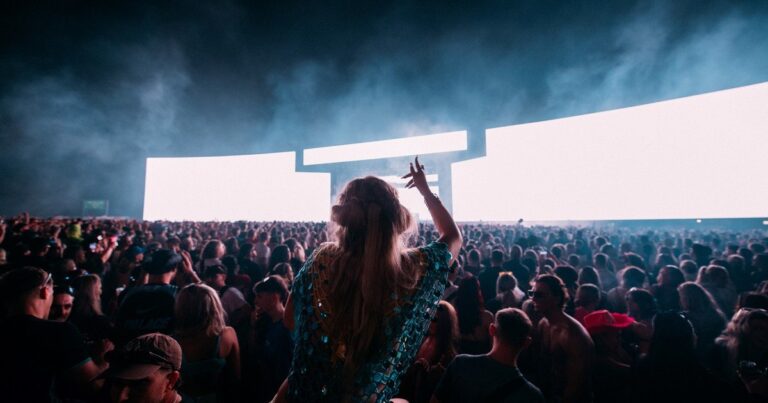 Multitud en Creamfields UK durante la tercera jornada
