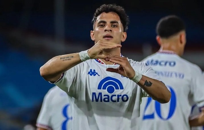 David Romero, delantero correntino, durante un partido con Tigre
