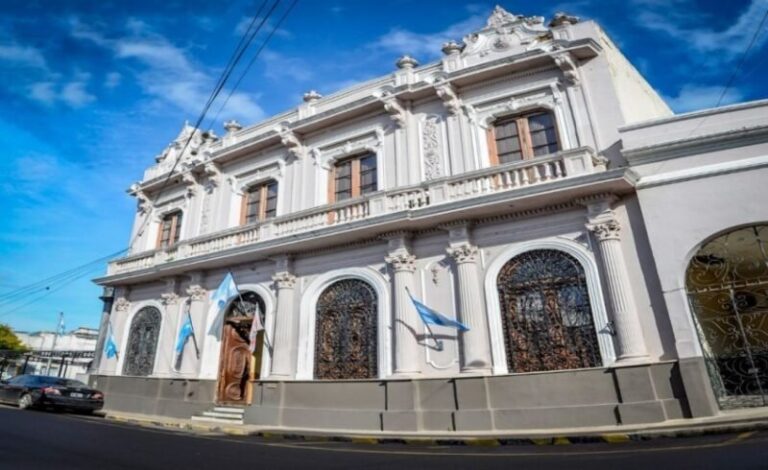 Pago de plus extraordinario a empleados municipales en Corrientes