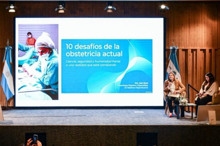 Profesionales de la salud en la Jornada de Actualización en Obstetricia en Corrientes