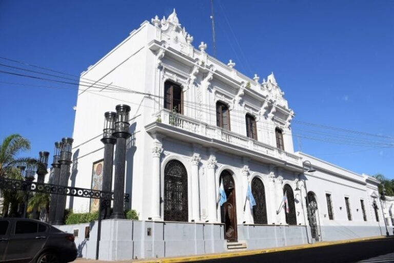 Pago de sueldos a empleados municipales de Corrientes