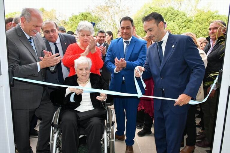 Inauguración de obras en Santa Rosa con presencia del gobernador Valdés