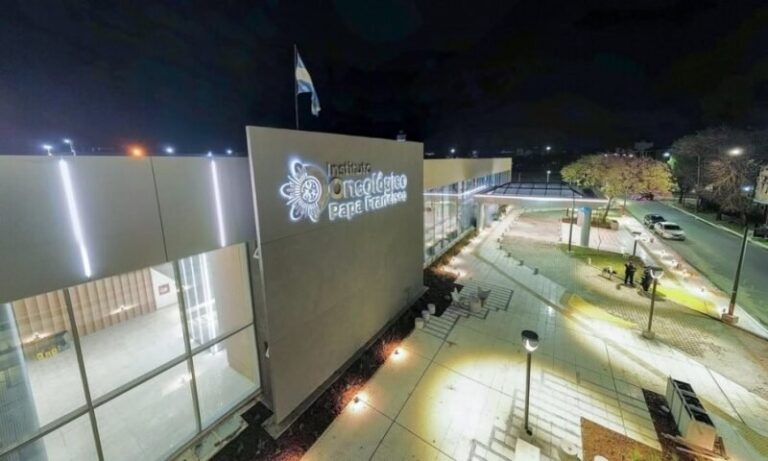 Fachada del Instituto Oncológico Papa Francisco en Corrientes