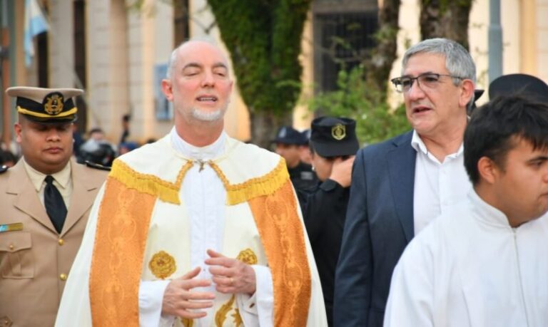 Procesión durante la Fiesta Patronal de La Cruz