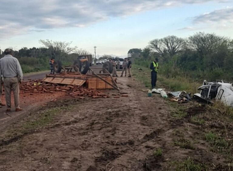 Choque entre un auto y una camioneta con acoplado en la Ruta Provincial 27, Lavalle