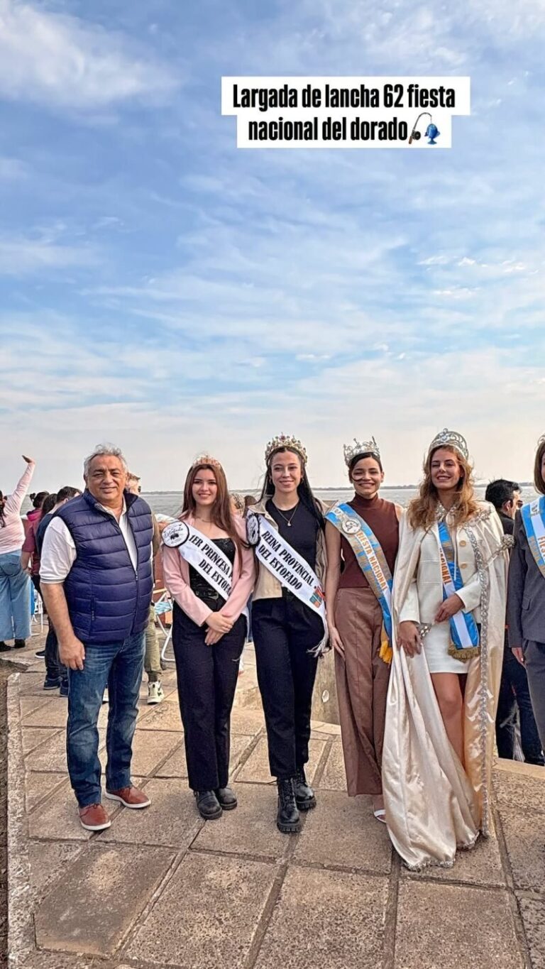 Largada de lanchas en el río Paraná durante la 61° Fiesta Nacional de la Pesca del Dorado